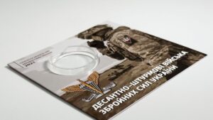 Блістер для монети - 10 гривень - Десантно-штурмові війська Збройних Сил України - вид під кутом