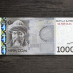Банкнота Киргизстан 1000 сом - 2010 рік - аверс