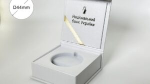 Футляр для срібних монет України білий - відчинений