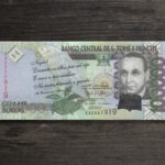 Банкнота Сан-Томе і Принсіпі 100000 добр - 2013 рік - аверс