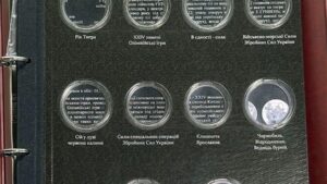 Папка-альбом для юбілейних монет України 2022 року - 1 сторінка