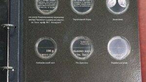 Папка-альбом для юбілейних монет України 2023 року - 2 сторінка