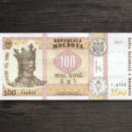 Банкнота Молдова 100 леїв - 2015 рік - аверс