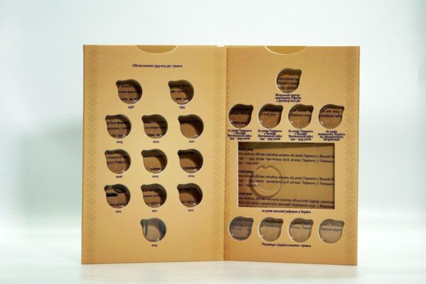 Альбом Шлях Гривні для монет 1 гривня 1992-2018 років - розгорнутий