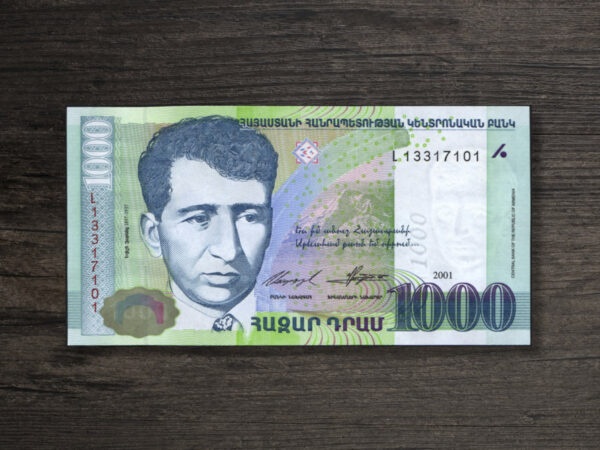 Банкнота Вірменія 1000 драм - 2001 рік - аверс