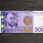 Банкнота Киргизстан 500 сомів - 2010 рік - аверс